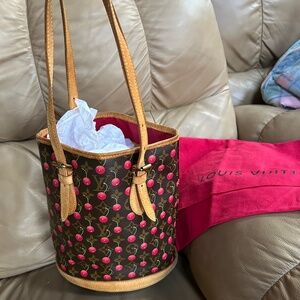 🍒🍒Louis Vuitton CHERRIES 🍒 Authentic Bucket Bag pm